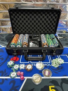 Покерный набор LuxPro Профессиональный в Кейсе на 300 фишек глиняных с номиналом для Турниров pok300g фото