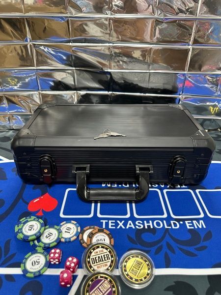 Покерний набір LuxPro Професійний у кейсі на 300 глиняних фішок з номіналом для Турнірів pok300g фото