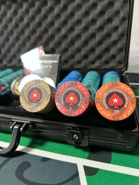 Покерный набор LuxPro Профессиональный в Кейсе на 300 фишек Керамических с номиналом для Турниров pok300k фото